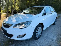 Weiß Gebraucht 2010 Opel Astra Cosmo Limousine | 3.590 € (Guter Preis)