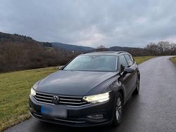 Grau Gebraucht 2023 VW Passat Kombi | 24.990 € (Guter Preis)