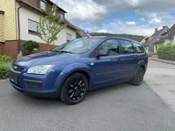 Blau Gebraucht 2005 Ford Focus Kombi | 2.000 € (Teuer)