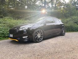 Gelb Gebraucht 2018 Ford Focus Business Edition Limousine | 12.900 € (Fairer Preis)