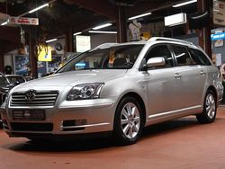 Silber Gebraucht 2004 Toyota Avensis Executive Kombi | 8.490 €