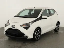Weiß Gebraucht 2019 Toyota Aygo X-play Kleinwagen | 12.695 € (Teuer)