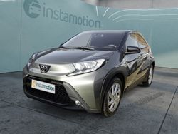 Grün Gebraucht 2023 Toyota Aygo Pulse Kleinwagen | 16.589 € (Fairer Preis)