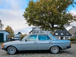 Blau Gebraucht 1982 Mercedes E300 Limousine | 10.500 €