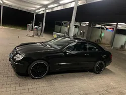 Schwarz Gebraucht 2009 Mercedes 200 Coupé | 8.100 €