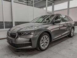 Grau metallic Gebraucht 2025 Skoda Octavia Selection Kombi | 34.290 € (Fairer Preis)