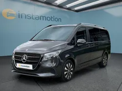 Grau Gebraucht 2024 Mercedes V220 Van / Kleinbus | 63.049 €