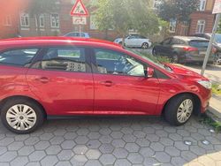 Rot Gebraucht 2017 Ford Focus Trend Limousine | 4.900 €