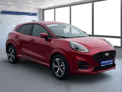Fantastic red met Neu 2025 Ford Puma Gen-E ST-Line SUV | 25.330 €