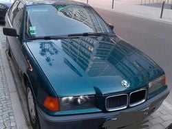 Grün Gebraucht 1998 BMW 316 Limousine | 900 €