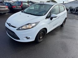 Weiß Gebraucht 2013 Ford Fiesta Trend Kleinwagen | 2.400 €