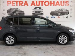Grau Gebraucht 2022 VW Touran Highline Van / Kleinbus | 19.499 € (Superpreis)