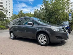 Grau Gebraucht 2010 Opel Zafira Van / Kleinbus | 3.200 € (Fairer Preis)