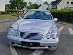 Silber Gebraucht 2002 Mercedes C200 Limousine | 2.800 €