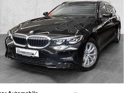Schwarz Gebraucht 2022 BMW 318 Advantage Kombi | 25.950 € (Guter Preis)