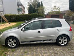 Grau Gebraucht 2007 VW Golf V Kleinwagen | 4.000 € (Fairer Preis)