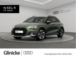 Grün (distriktgrün metallic) Neu 2025 Audi A3 Ambiente Limousine | 39.391 € (Etwas zu teuer)