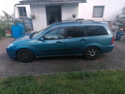 Blau Gebraucht 2001 Ford Focus Kombi | 800 €