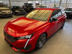 Rot Gebraucht 2024 Peugeot 308 Allure Kombi | 21.000 € (Superpreis)