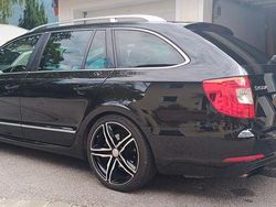 Schwarz Gebraucht 2015 Skoda Superb Kombi | 11.800 € (Superpreis)