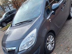 Grau Gebraucht 2012 Opel Meriva Van / Kleinbus | 4.600 € (Fairer Preis)