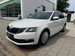 Weiß Gebraucht 2019 Skoda Octavia Ambition Limousine | 8.800 € (Fairer Preis)