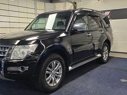 Schwarz Gebraucht 2017 Mitsubishi Pajero Edition SUV | 27.499 € (Fairer Preis)