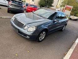 Blau Gebraucht 2003 Mercedes E240 Elegance Limousine | 1.950 € (Guter Preis)