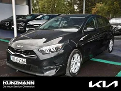 Zilinaschwarz metallic Gebraucht 2025 Kia Ceed Vision Limousine | 23.249 € (Guter Preis)