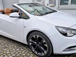 Weiß Gebraucht 2018 Opel Cascada Ultimate Cabrio | 10.888 € (Guter Preis)