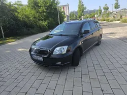 Schwarz Gebraucht 2003 Toyota Avensis Executive Kombi | 2.450 € (Fairer Preis)