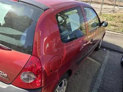 Rot Gebraucht 2005 Renault Clio II Kleinwagen | 3.500 € (Etwas zu teuer)