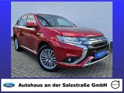 Dynamik rot Gebraucht 2021 Mitsubishi Outlander P-HEV Spirit SUV | 25.598 € (Etwas zu teuer)
