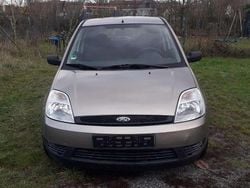 Silber Gebraucht 2005 Ford Fiesta Ambiente Limousine | 1.950 € (Fairer Preis)