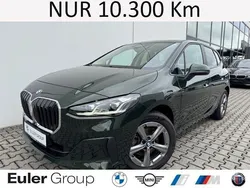 Gruen Gebraucht 2024 BMW 218 Active Tourer Van / Kleinbus | 29.533 € (Guter Preis)