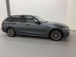 Grau Gebraucht 2021 BMW 320 Sport Line Kombi | 21.650 € (Fairer Preis)