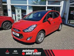 Cool red Gebraucht 2015 Hyundai ix20 Style Van / Kleinbus | 11.990 € (Teuer)