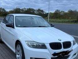 Weiß Gebraucht 2011 BMW 318 Limousine | 4.700 € (Guter Preis)