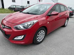 Cool red Gebraucht 2013 Hyundai i30 Classic Kombi | 5.299 € (Guter Preis)
