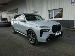 Grau Gebraucht 2024 BMW X7 M Sport SUV | 80.900 € (Superpreis)