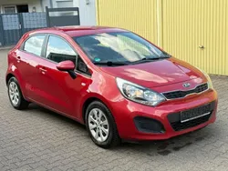 Rot Gebraucht 2015 Kia Rio 2 Limousine | 3.500 € (Guter Preis)