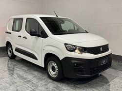 Weiß Gebraucht 2021 Peugeot Partner Premium Van / Kleinbus | 12.590 € (Guter Preis)