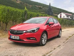 Rot Gebraucht 2017 Opel Astra Edition Limousine | 11.700 € (Fairer Preis)