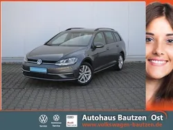 Grau (indiumgrau metallic) Gebraucht 2017 VW Golf VII Comfortline Kombi | 18.360 € (Teuer)