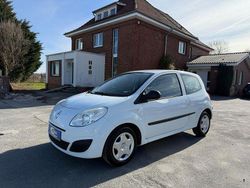 Weiß Gebraucht 2008 Renault Twingo Authentique Kleinwagen | 2.150 € (Etwas zu teuer)
