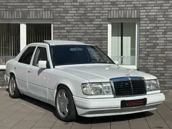 Weiß Gebraucht 1992 Mercedes E200 Limousine | 9.499 €