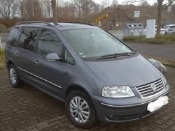 Grau Gebraucht 2008 VW Sharan Van / Kleinbus | 4.000 €