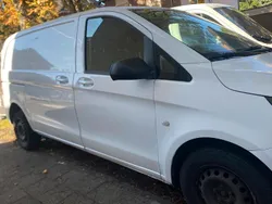 Weiß Gebraucht 2018 Mercedes Vito Van / Kleinbus | 9.000 €