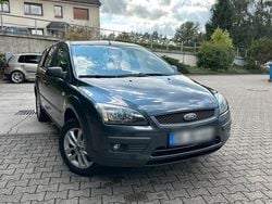 Blau Gebraucht 2005 Ford Focus Kombi | 1.950 € (Etwas zu teuer)