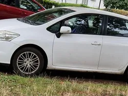 Weiß Gebraucht 2011 Toyota Auris Limousine | 7.200 € (Fairer Preis)